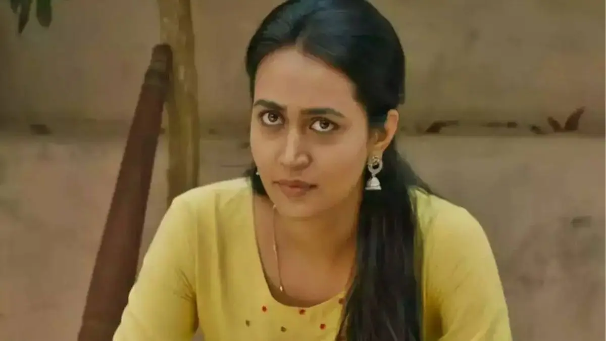 Meet Sanvikaa, Panchayat's 'Rinki': Engineering Graduate Who Left Jabalpur To Secretly Pursue Acting And Changed Her Real Name Because... A still of Sanvikaa as Rinki in Panchayat