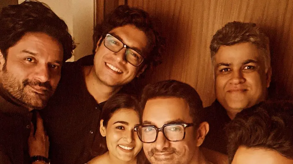 Aamir Khan with Maharaj team.