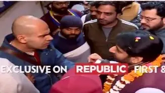 AAP MLA Amanatullah Khan openly threatens Republic reporter confronting son misbehaves cops