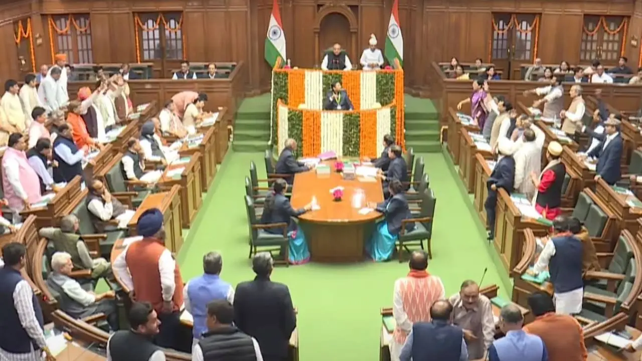AAP MLA protest inside Delhi Assembly