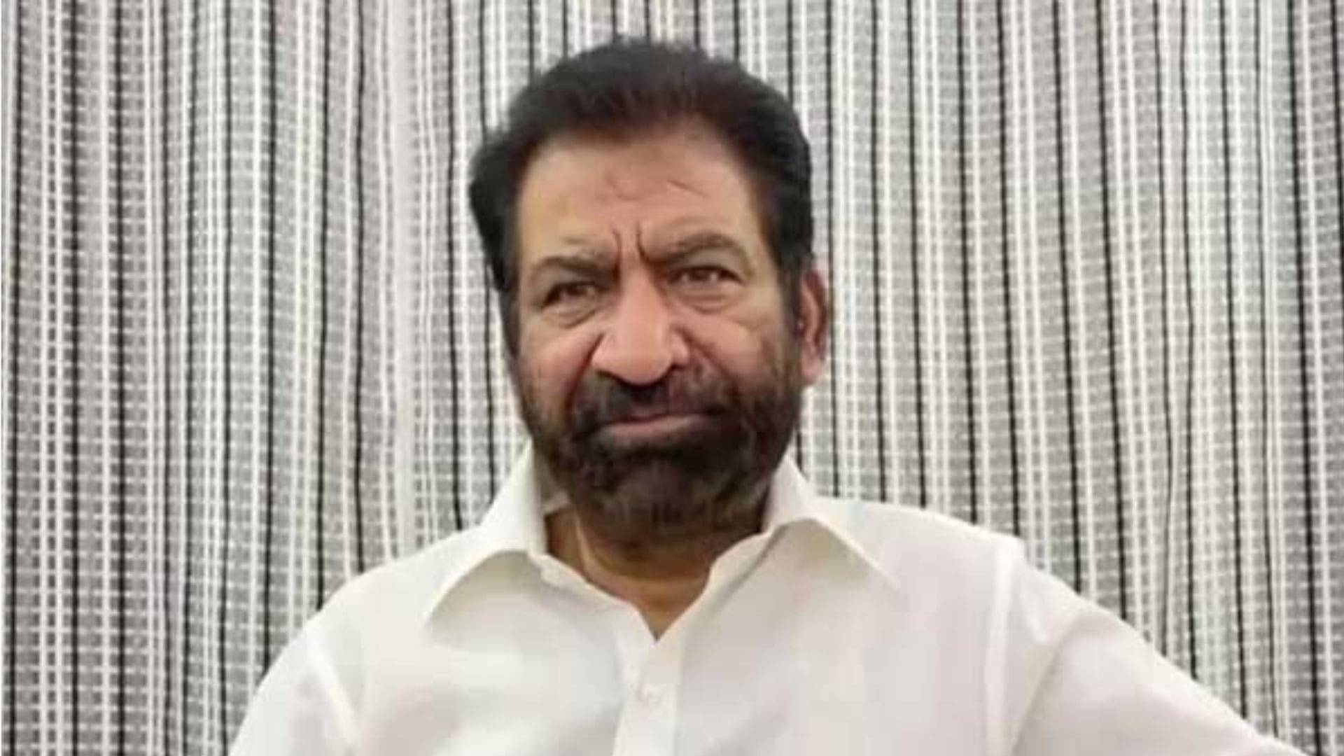 aap veteran leader shoaib iqbal resigns before delhi mcd byelection