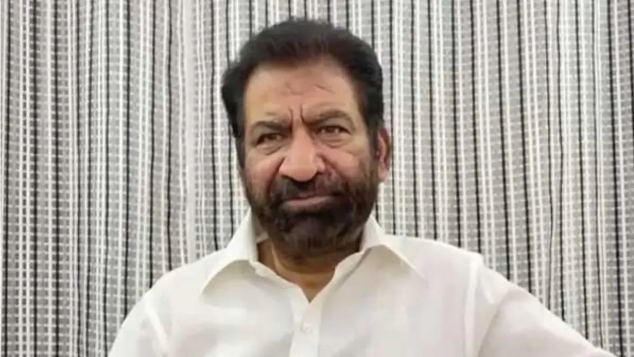 aap veteran leader shoaib iqbal resigns before delhi mcd byelection