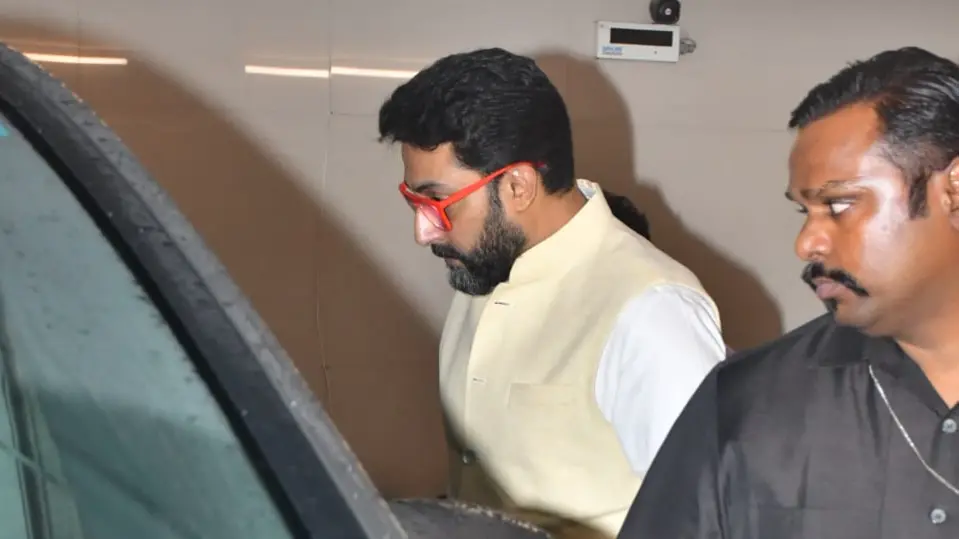 Not Aishwarya Rai, Abhishek Bachchan Arrives With Sister Shweta At Farah Khan's Mom's Prayer Meet Abhishek Bachchan at Farah Khan's residence