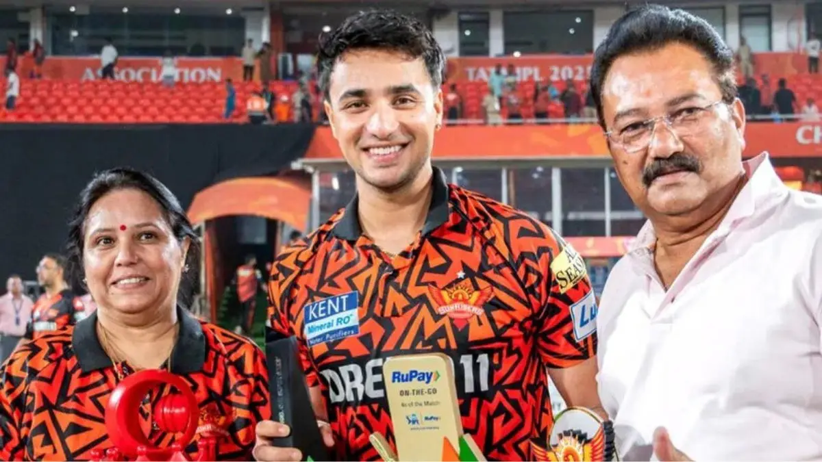 Abhishek sharma 1st Century of IPL suffering fever from last 4 days his father superstition ended in srh vs pbks match