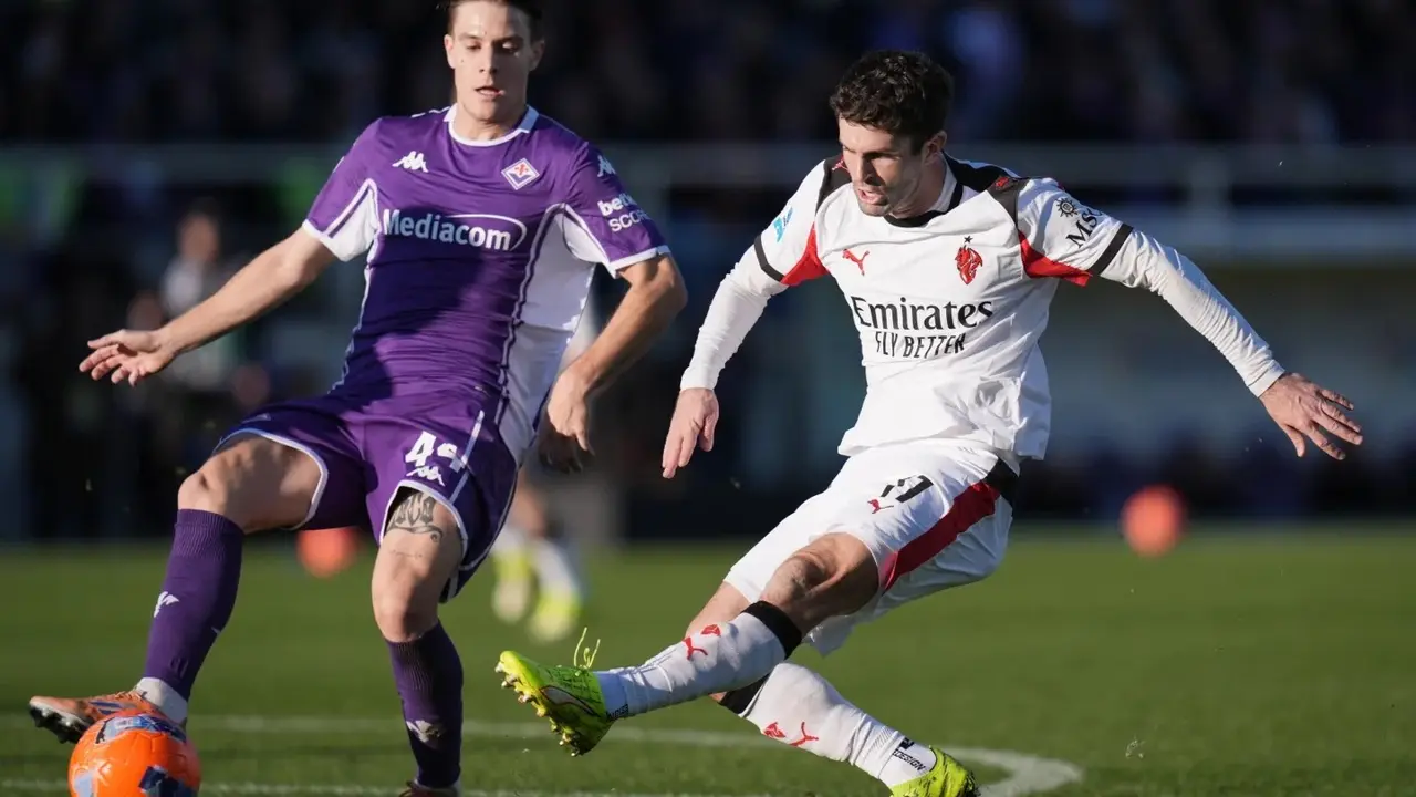 AC Milan's Christian Pulisic in action against Fiorentina's Nicolo Fagioli