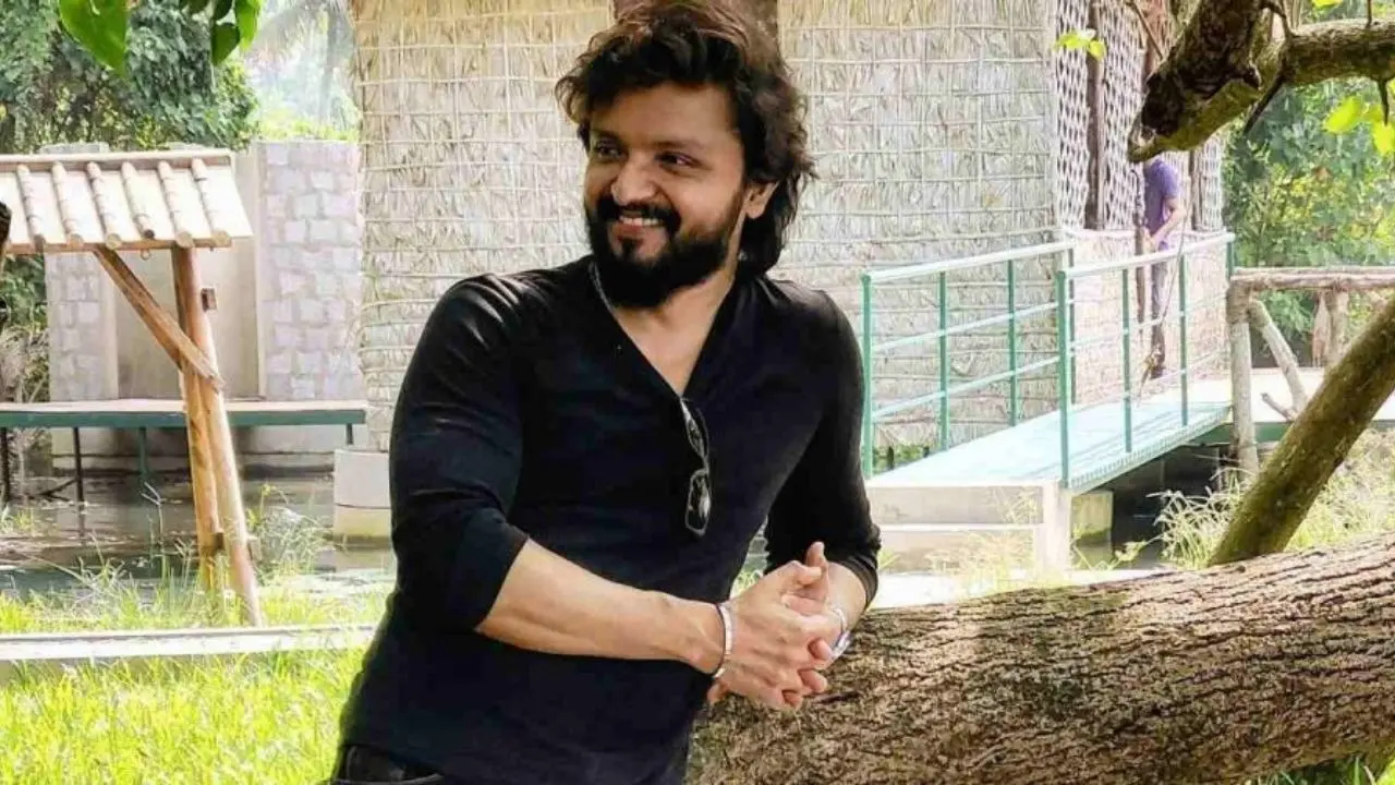 Actor Rajesh Keshav Critical After Collapsing From Cardiac Arrest On Stage Actor Rajesh Keshav Critical After Collapsing From Cardiac Arrest on Stage