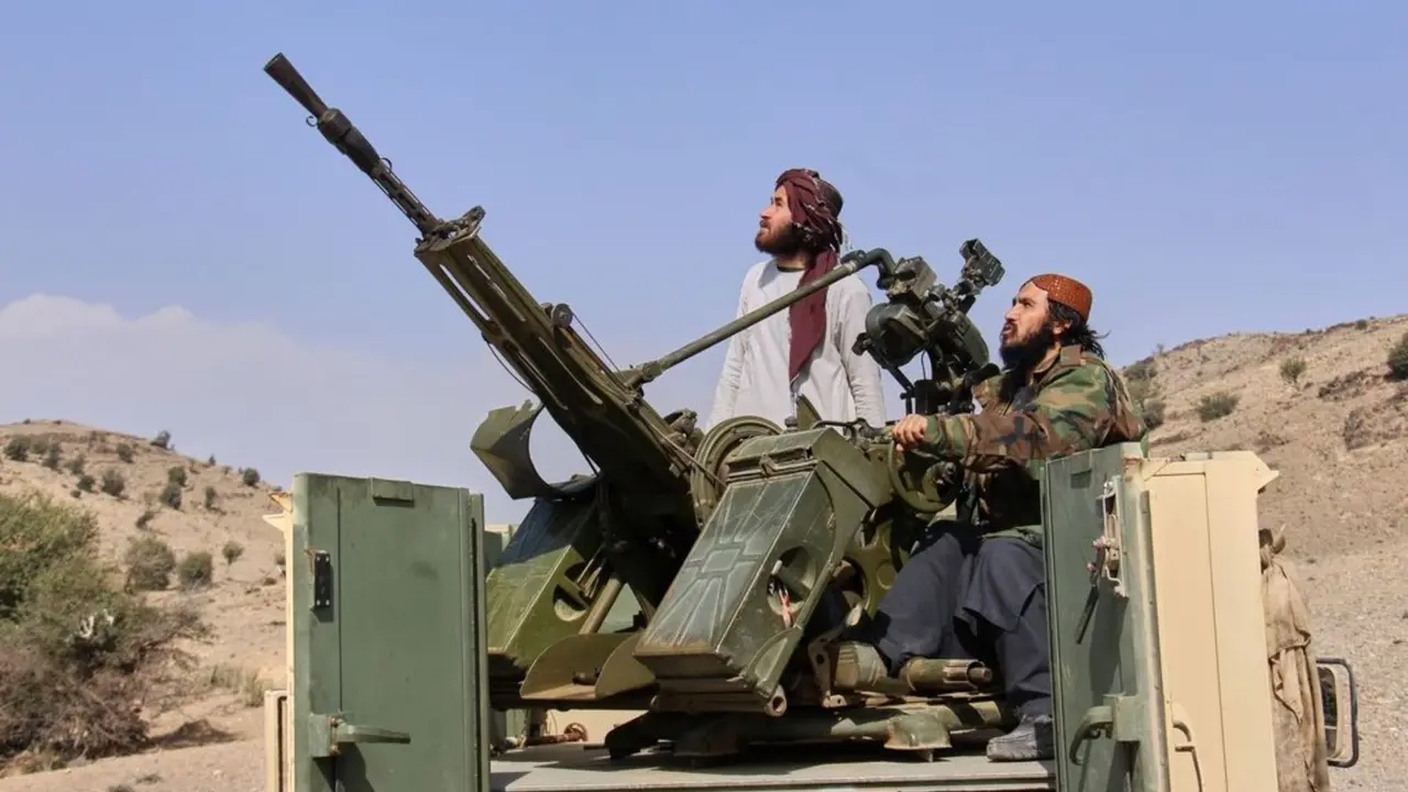 Afghanistan Vs Pakistan: पाकिस्तान पर तालिबान का तगड़ा प्रहार, डूरंड लाइन पार कर पाक चौकियों पर किया कब्जा Afghanistan Vs Pakistan