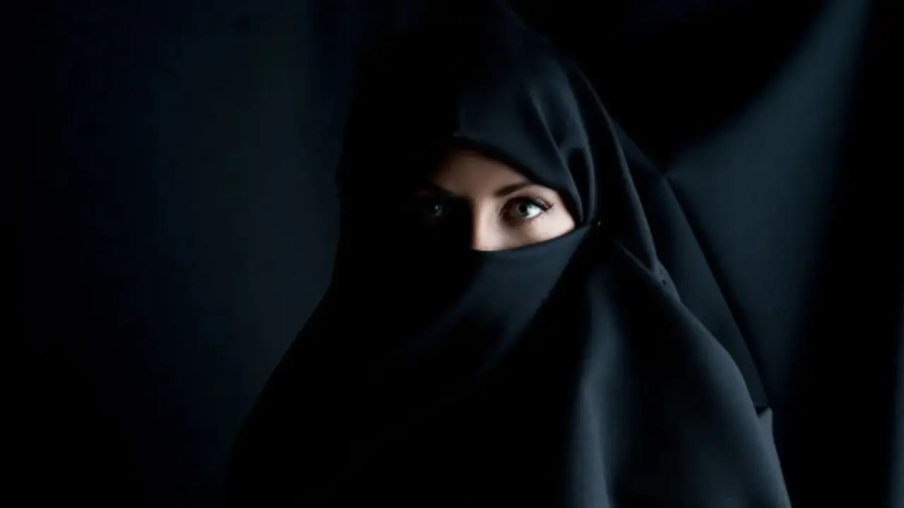 agra man tries to sell fourth wife after three divorces police