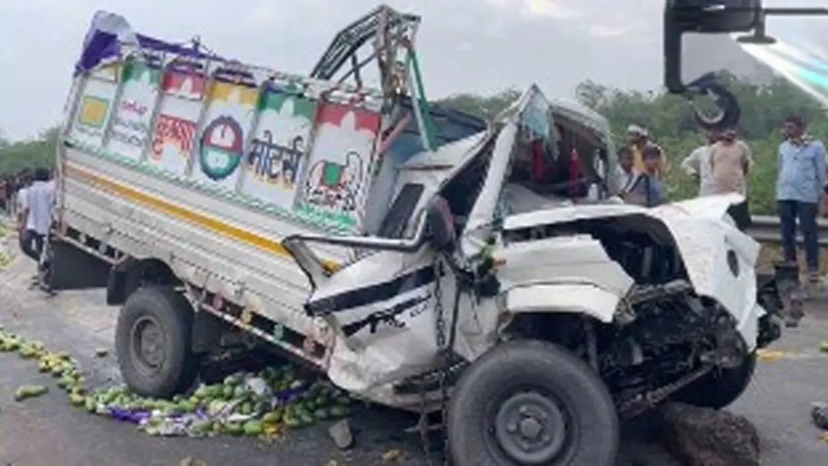 Agra Road Accident