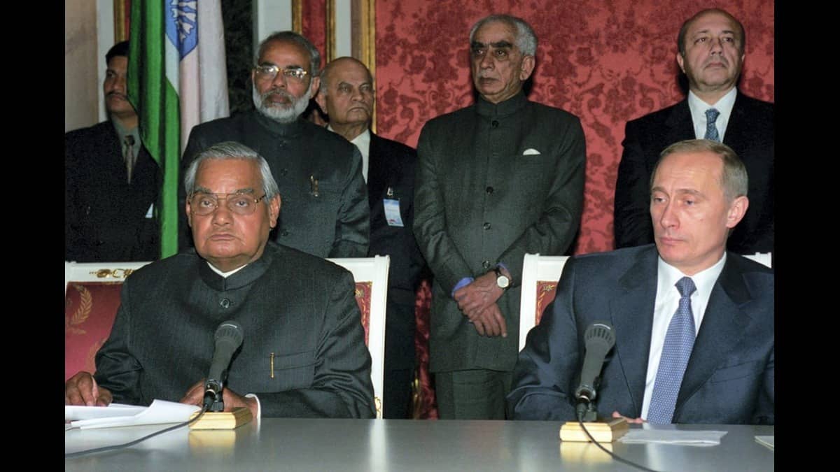 Ahead of PM Modi's meeting with Vladimir Putin, his two-decade-old photo with Russian Premier surfaces.