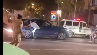 Watch: Ahmedabad Man Driving Car Without Number Plate Attempts to Run Over Cop Ahmedabad Shocker: Man Driving Car Without Number Plate Attempts to Run Over Cop