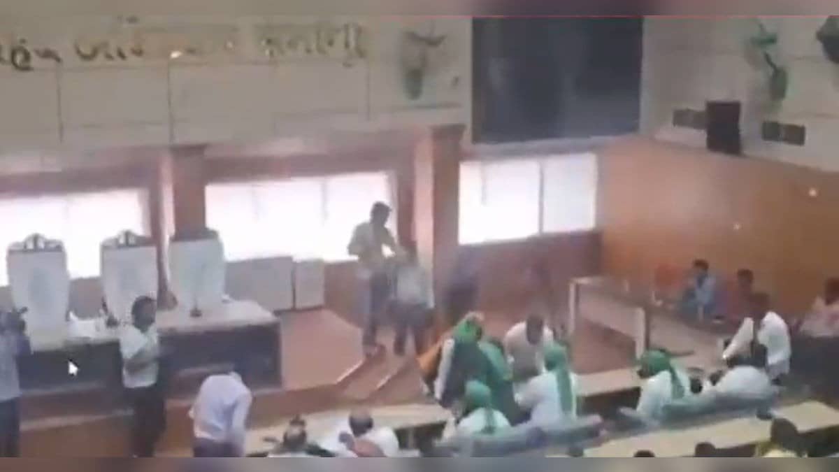 AIMIM Leader Meera Kamble Defies Her Party, Votes For BJP's Mayoral Candidate In Amravati; Suspended