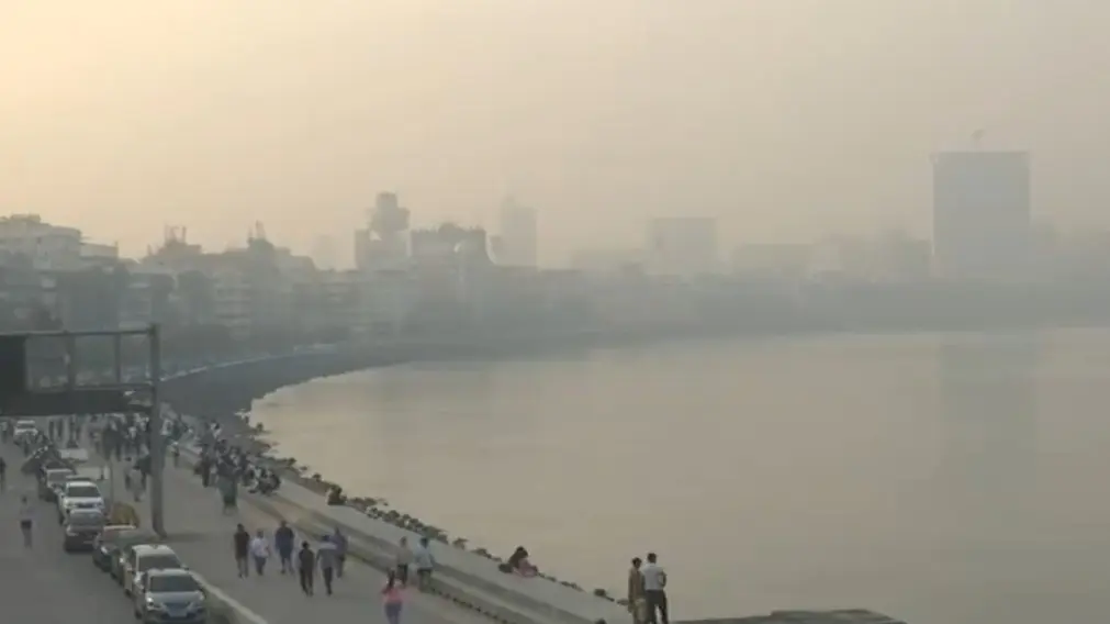 Air Quality Deteriorates In Mumbai, Several Areas Witness Thick Layer of Smog Air quality worsens in Mumbai as AQI plummets