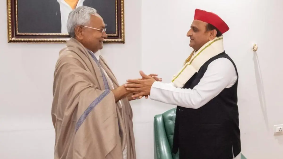 Akhilesh Yadav and Nitish Kumar
