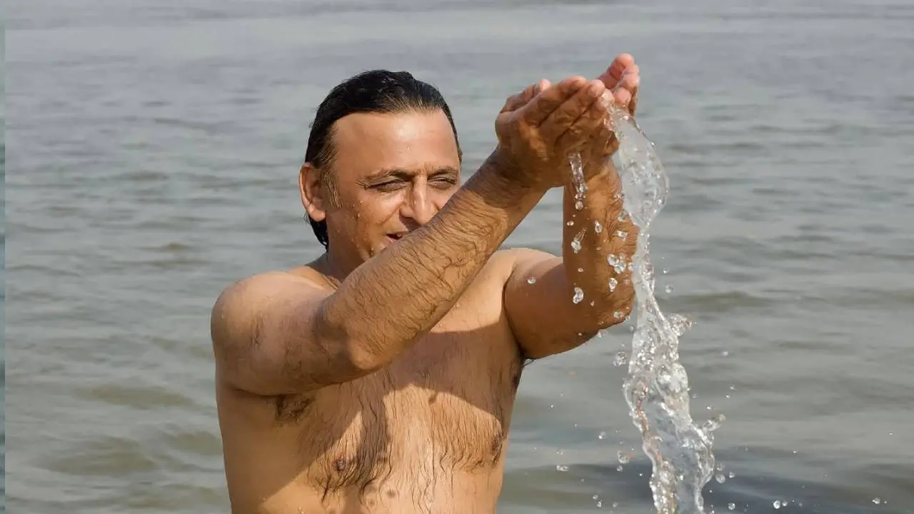 Akhilesh Yadav takes bath in Prayagraj Maha Kumbh