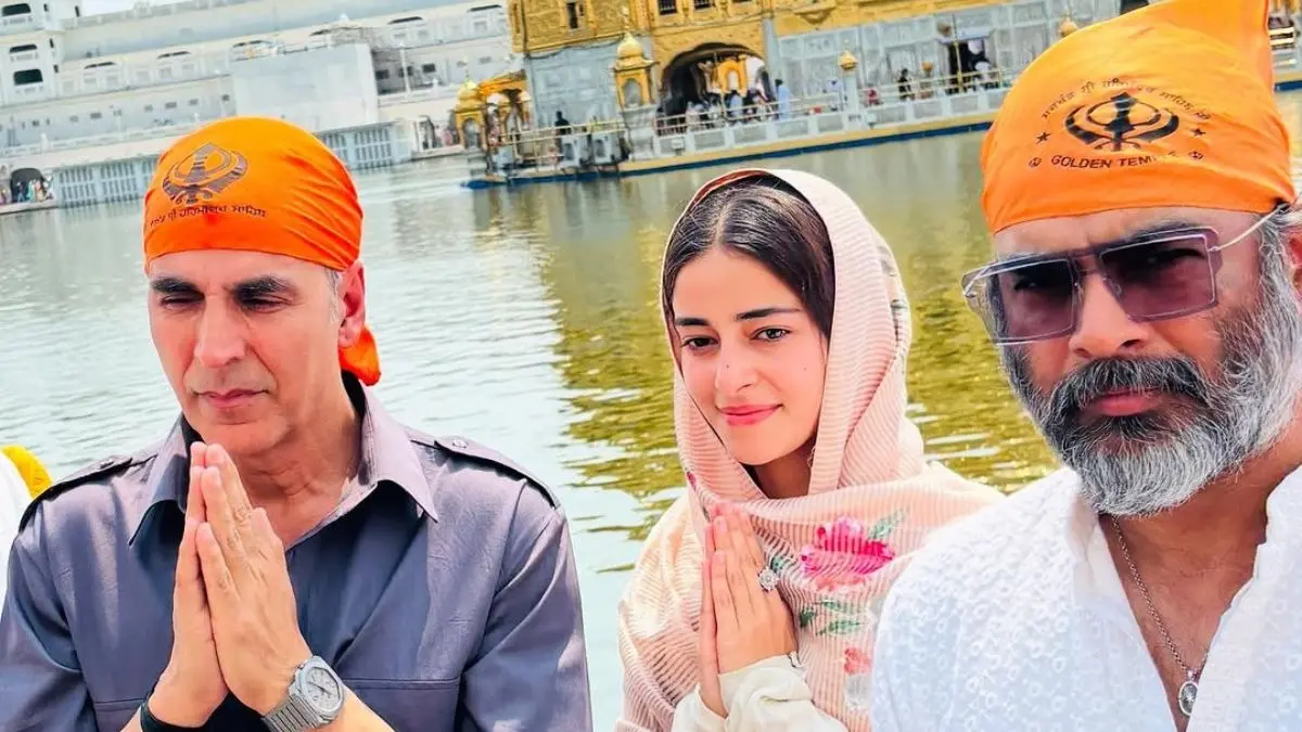 Akshay Kumar, Ananya Panday And R Madhavan Seek Blessings At Golden Temple Ahead Of Kesari 2 Release | Inside Video Akshay Kumar, Ananya Panday and R Madhavan at Golden Temple