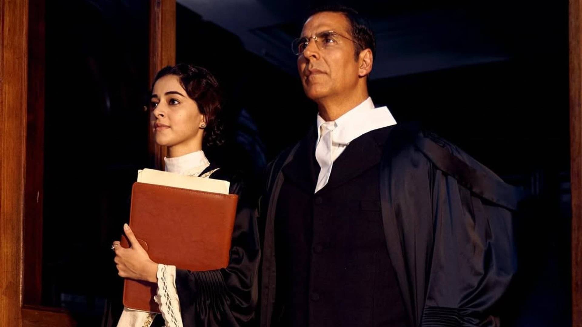 Akshay Kumar and Ananya Panday's BTS photo from Kesari 2.
