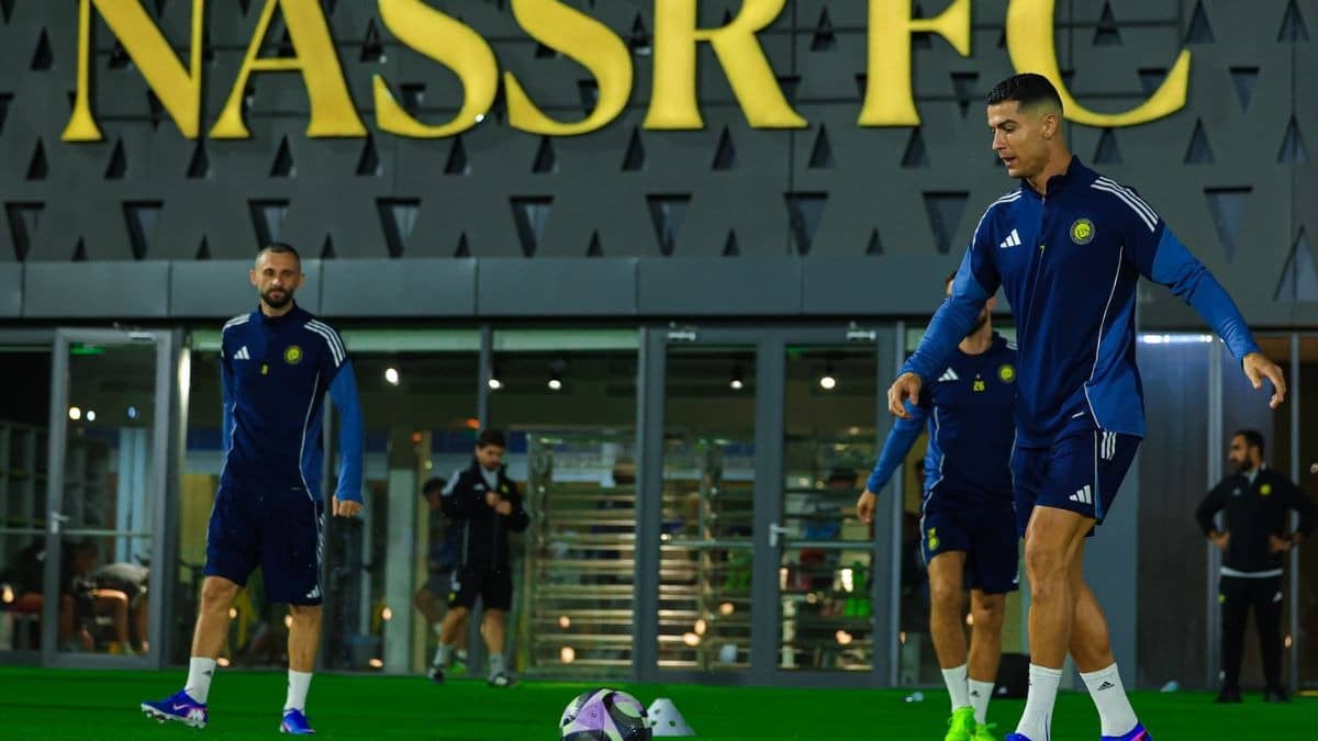 Al Nassr players training