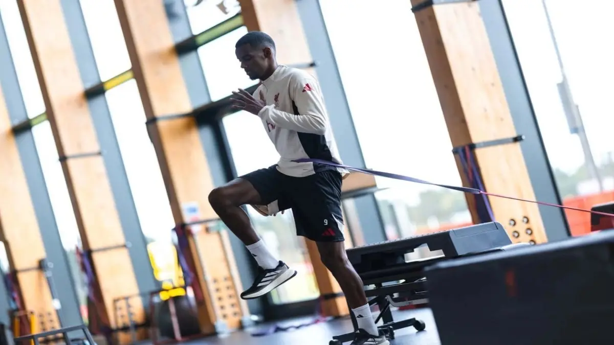 Ahead of Burnley Clash, Arne Slot Reveals Timeline For Alexander Isak’s Liverpool Debut: 'Don't Expect Him To Be...' Alexander Isak in a Liverpool training