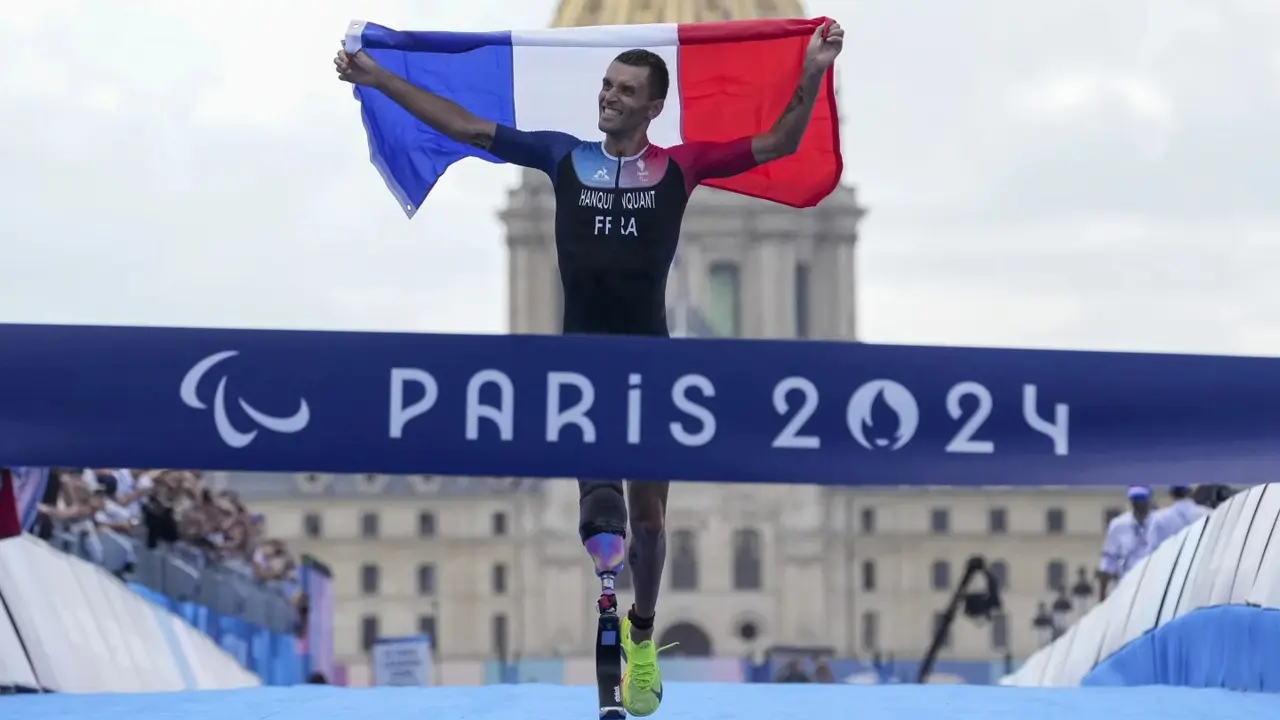 Triathlons finally go ahead at Paralympics and Hanquinquant delights home fans with gold Alexis Hanquinquant
