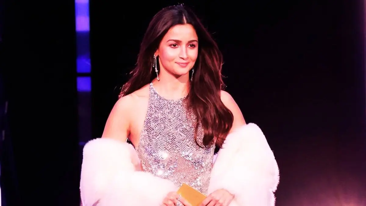 नमस्कार... BAFTA अवॉर्ड्स में आलिया भट्ट का देसी स्वैग, ग्लोबल मंच पर हिंदी में दी स्पीच; VIDEO VIRAL Alia Bhatt