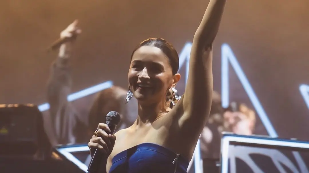 Alia Bhatt Shows Up At Alan Walker's Bengaluru Concert: Surprise Surprise Alia Bhatt joined Alan Walker at his Bengaluru concert