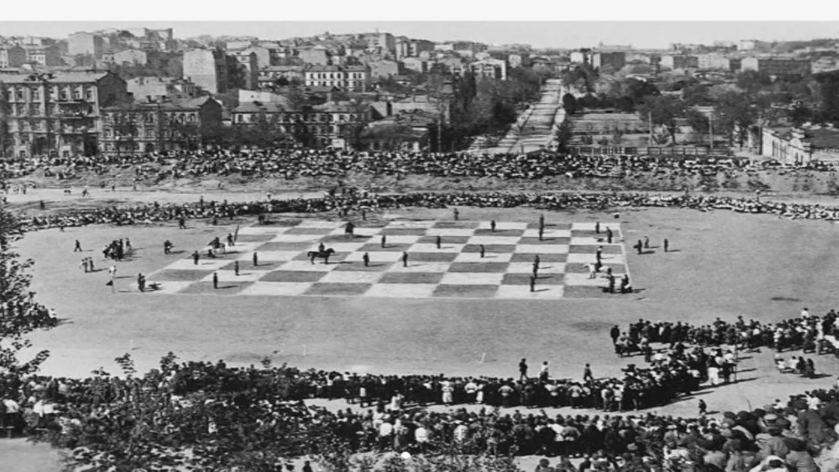 All You Need To Know About the Giant Human Chess Match That Was Played in 1924 Russia