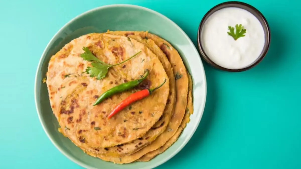 Aloo Roti Recipe: नाश्ते में बनाएं पतली और कुरकुरी आलू रोटी, नोट कर लें 5 मिनटों में तैयार होने वाली परफेक्ट रेसिपी Aloo Roti Recipe