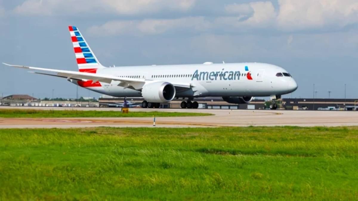 American Airlines MD-11 安全のしおり American Airlines MD-11 安全のしおり - メルカリ