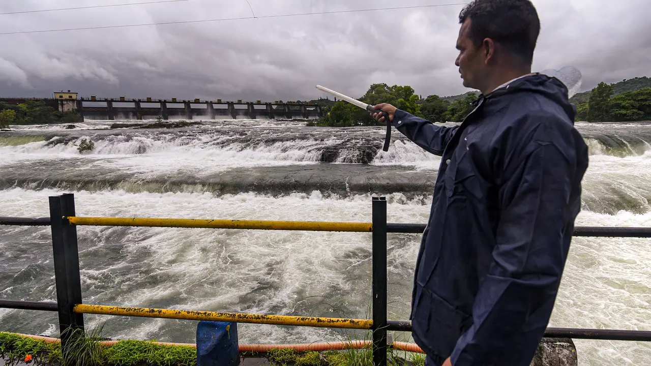Manjara Dam Water Levels Rise After Heavy Rains in Marathwada, Vishnupuri Dam Nearly Full Amid rains, water starts flowing into ‘dry’ Manjara dam in Marathwada region