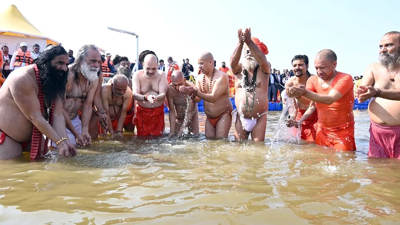 Amit Shah and CM Yogi Takes Holy Dip at Triveni Sangam in Prayagraj