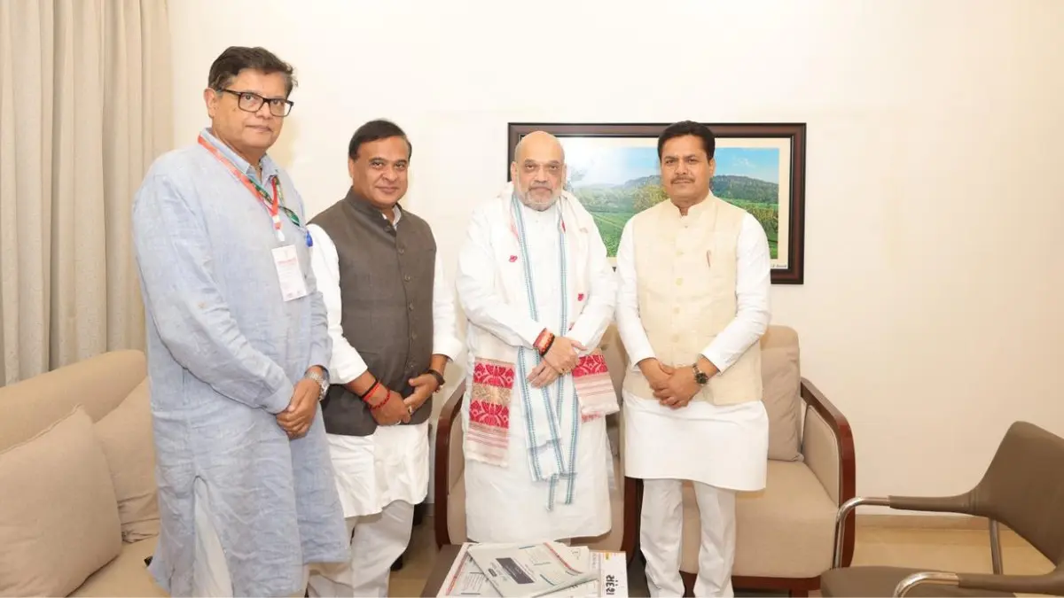 Amit Shah Meets Bhupen Borah in Guwahati Ahead of BJP Induction Amit Shah Meets Bhupen Borah in Guwahati Ahead of BJP Induction