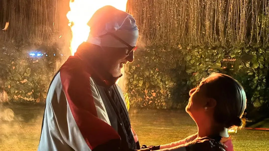 Amitabh Bachchan and Jaya Bachchan celebrating Holika Dahan.