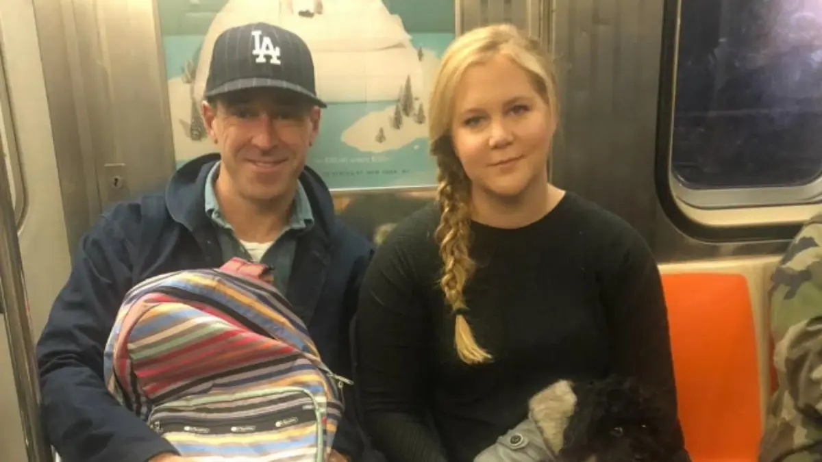 Amy Schumer announces divorce