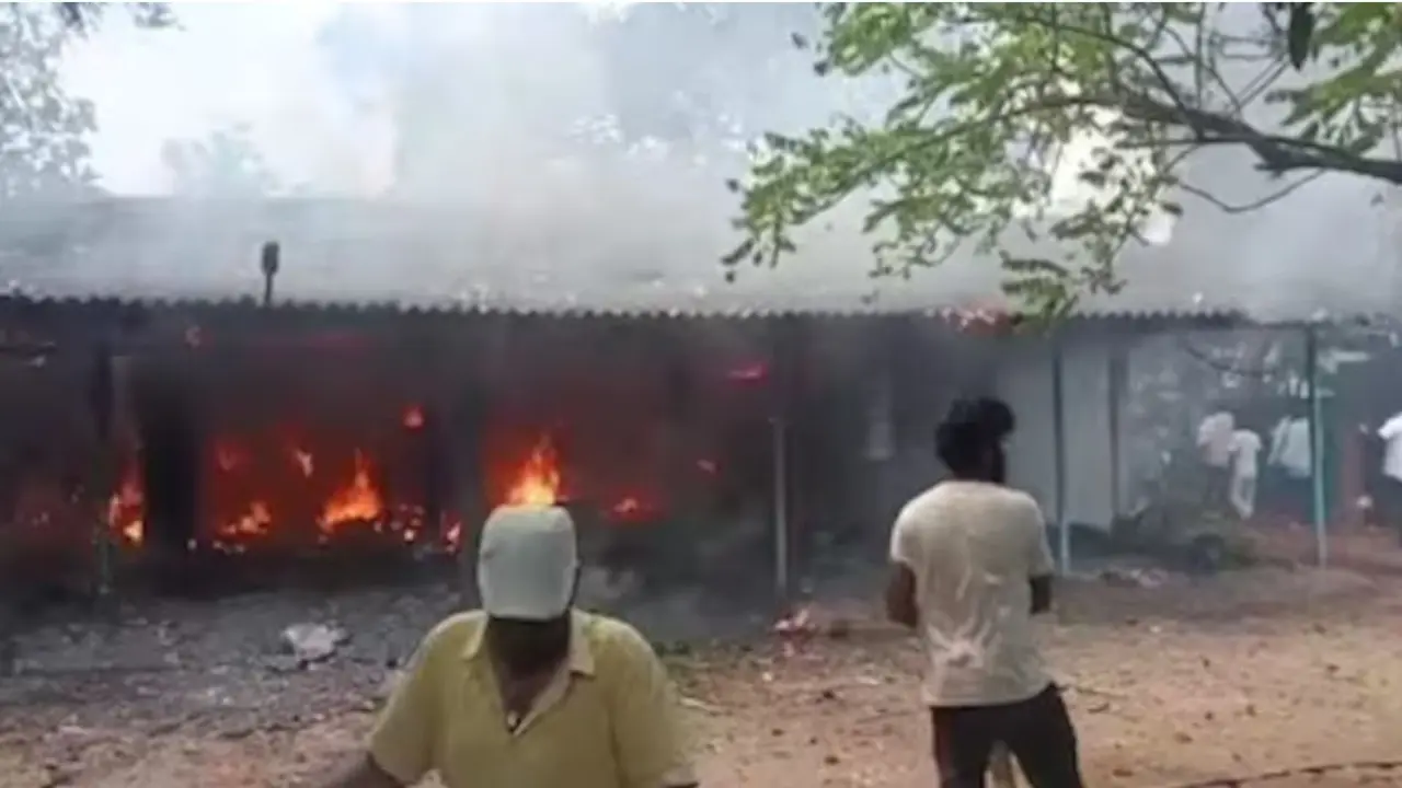 andhra pradesh 6 dies blast in fire crackers unit