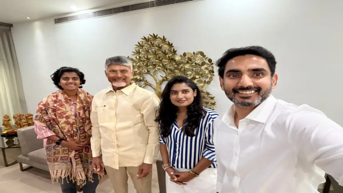 Andhra Pradesh CM Chandra Babu Naidu and minister Nara Lokesh with Shree Charani and Mithali Raj