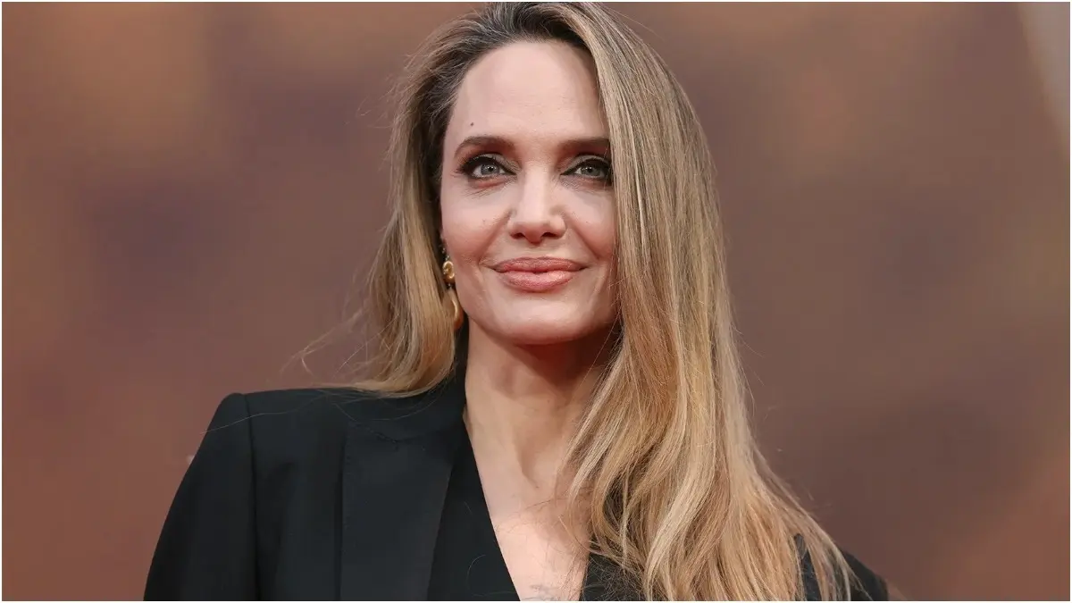 Angelina Jolie Leaving Hollywood? Actress' Plans To Sell US Home And Relocate Sparks Rumours Angelina Jolie is reportedly planning to leave LA and move abroad