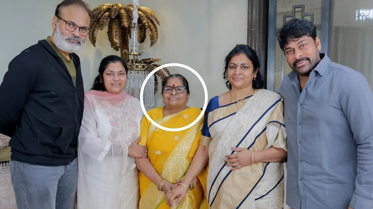 Anjana Devi (middle) with her sons Naga Babu and Chiranjeevi