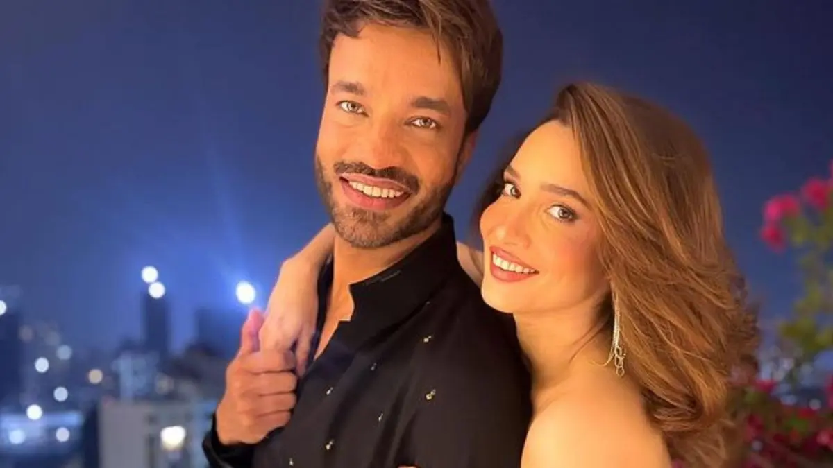 Ankita Lokhande Vicky Jain: अंकिता लोखंडे-विक्की जैन की चौथी वेडिंग एनिवर्सरी के रंग में भंग, घर पर पड़ी GST की बड़ी रेड Ankita Lokhande Vicky Jain gst raid