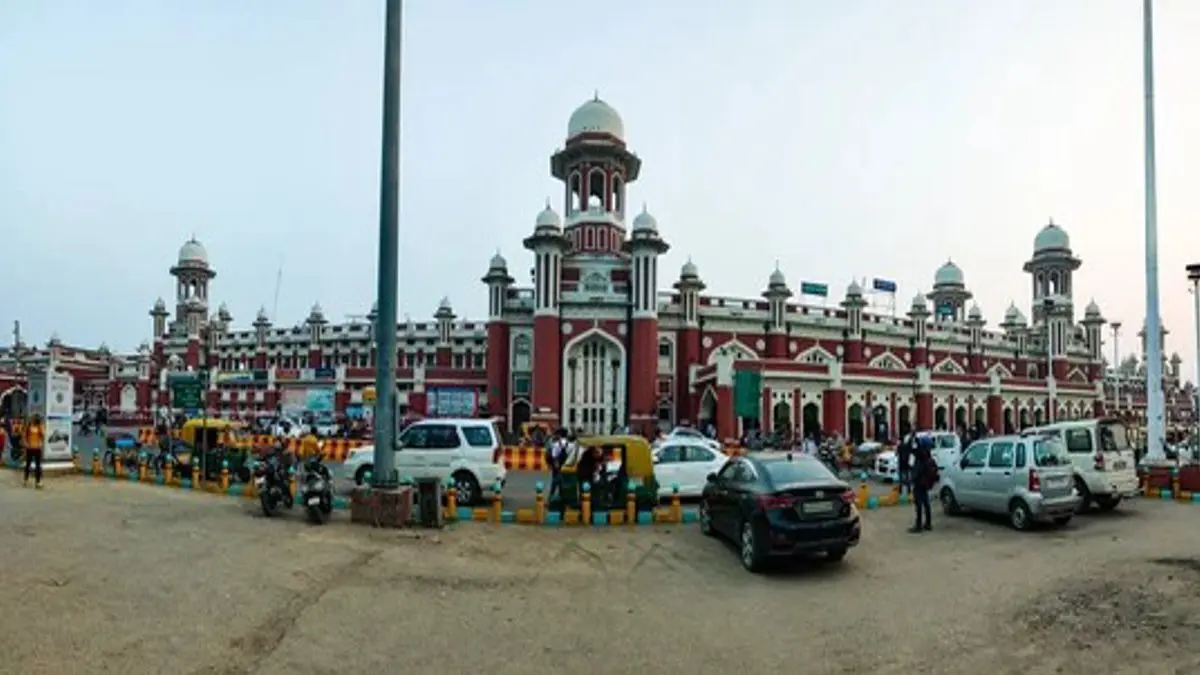 Announcer forgets to switch off mic, announces comic conversation across Lucknow Railway Station
