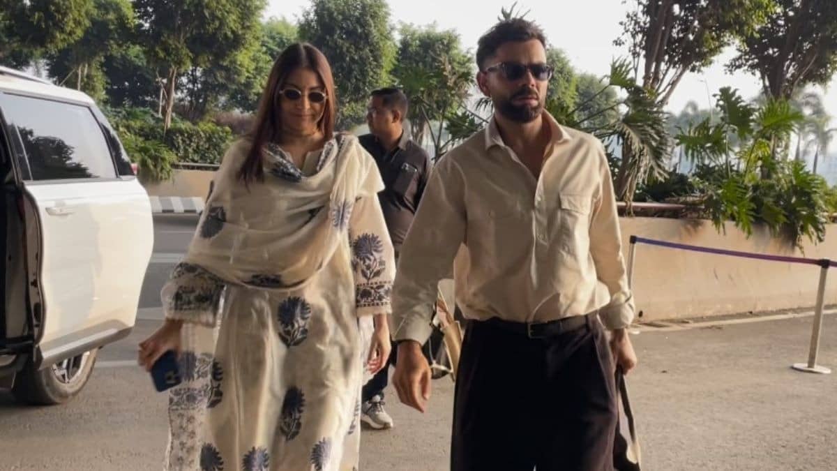 Anushka Sharma and Virat Kohli at airport