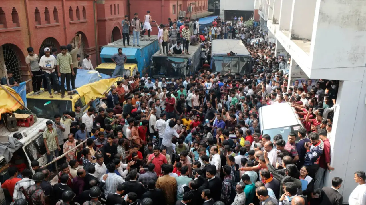 Bangladesh Freezes Bank Accounts of 17, Including Arrested Hindu Leader Bangladesh freezes bank accounts of 17, including arrested Hindu leader