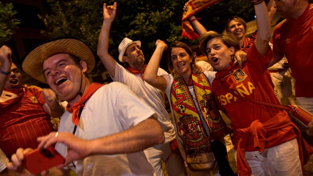 Spanish Fans Crowd Streets Of Spain In Huge Numbers To Celebrate Euro ...