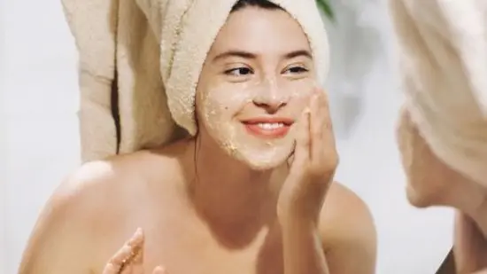 Simple Ways To Manage Excess Oil On Skin During Humid Weather Apply moisturiser