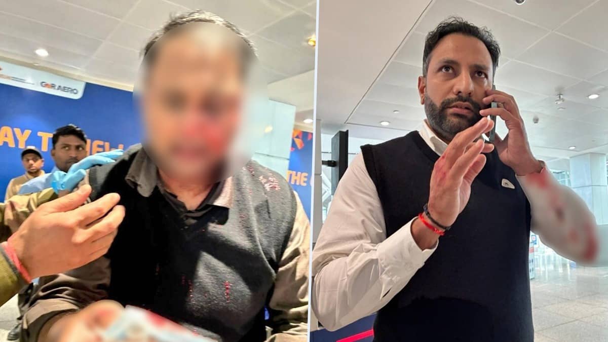 'Are You Anpadh?': Passenger Claims Pilot Assaulted Him After Heated Argument Over 'Cutting Queue', Airline Takes Action