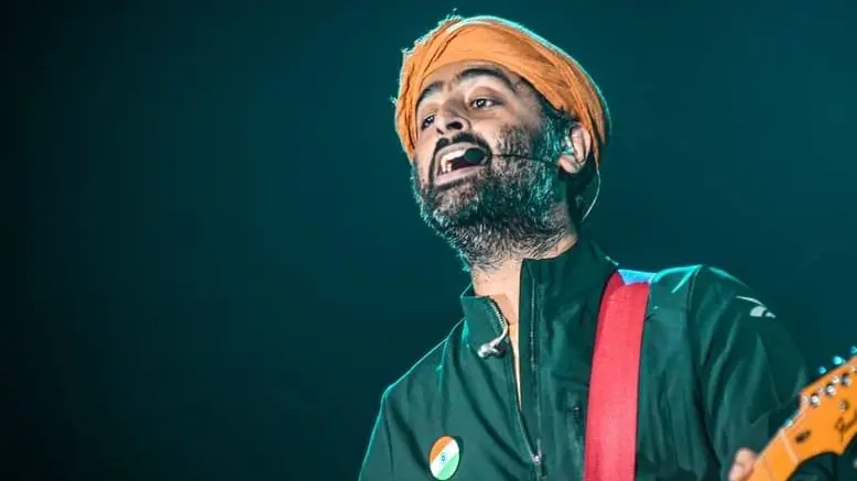 Arijit Singh Invites Fan To Shake His Hands, Concert Security Manhandles Her, Grabs Her By Throat Arijit Singh releases new song