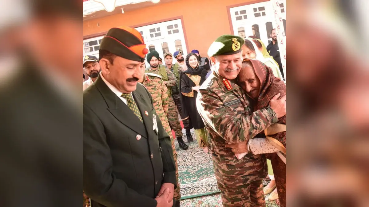 Army Chief Gen Upendra Dwivedi visits forward areas in Poonch Army Chief Gen Upendra Dwivedi visits forward areas in Poonch