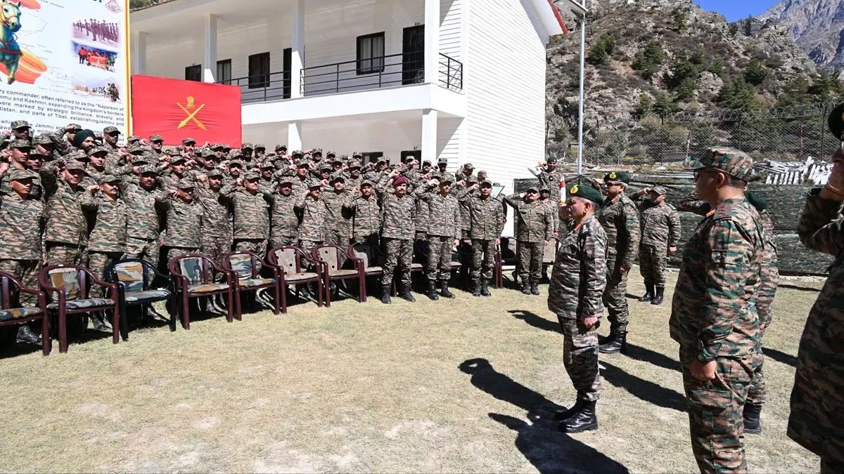 Army Chief General Upendra Dwivedi Visits Forward Posts In Central Sector, Reviews Operational Readiness