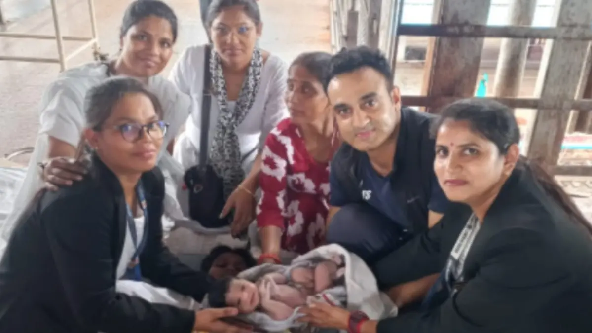 Army Doctor Helps Deliver Baby at Railway Station Using Hair Clip, Pocket Knife Army Doctor Helps Deliver Baby in Emergency