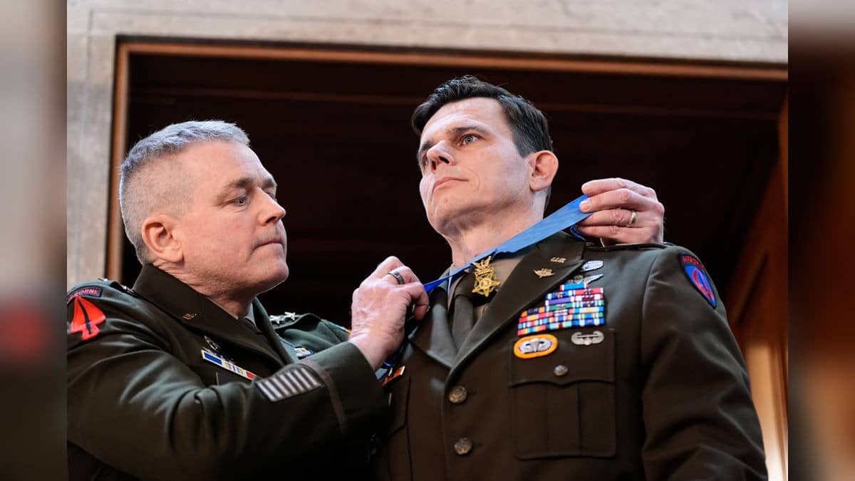 Army Pilot Wounded In Maduro Raid Gets Congressional Medal Of Honor During Trump's Speech